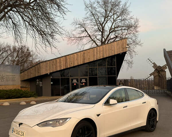 Білий Тесла Модель С, об'ємом двигуна 0 л та пробігом 108 тис. км за 14200 $, фото 1 на Automoto.ua