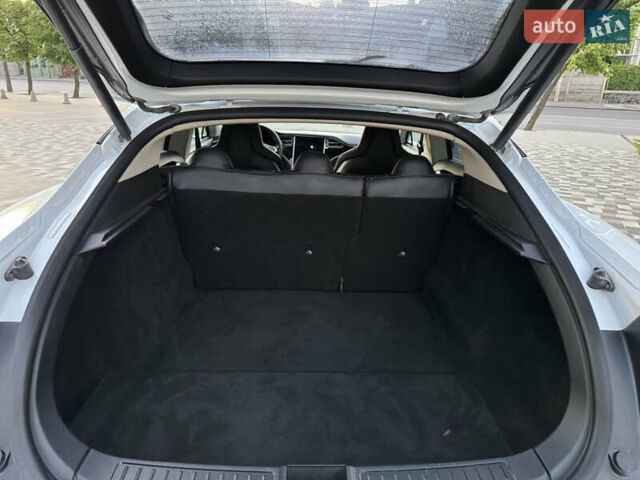 Белый Тесла Модель С, объемом двигателя 0 л и пробегом 260 тыс. км за 12350 $, фото 22 на Automoto.ua