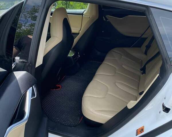 Білий Тесла Модель С, об'ємом двигуна 0 л та пробігом 183 тис. км за 13000 $, фото 4 на Automoto.ua