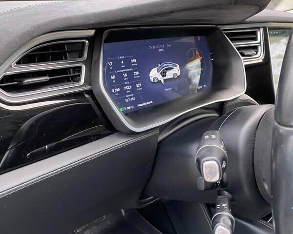 Белый Тесла Модель С, объемом двигателя 0 л и пробегом 166 тыс. км за 14000 $, фото 25 на Automoto.ua