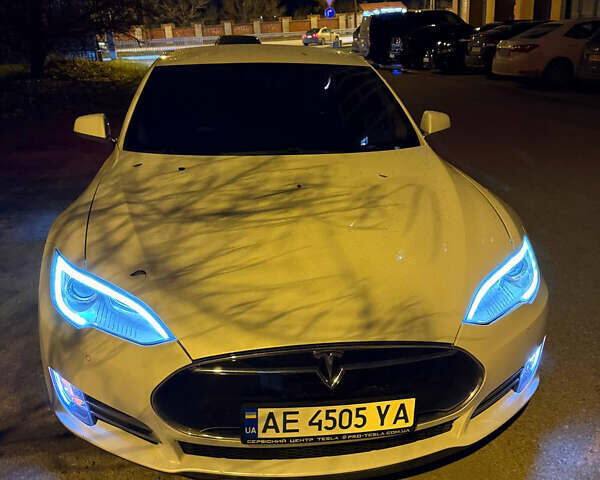 Білий Тесла Модель С, об'ємом двигуна 0 л та пробігом 150 тис. км за 16500 $, фото 32 на Automoto.ua