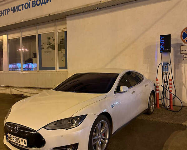 Белый Тесла Модель С, объемом двигателя 0 л и пробегом 150 тыс. км за 17000 $, фото 34 на Automoto.ua