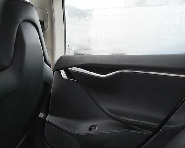 Белый Тесла Модель С, объемом двигателя 0 л и пробегом 116 тыс. км за 16000 $, фото 16 на Automoto.ua