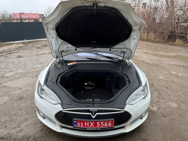 Белый Тесла Модель С, объемом двигателя 0 л и пробегом 393 тыс. км за 7999 $, фото 10 на Automoto.ua