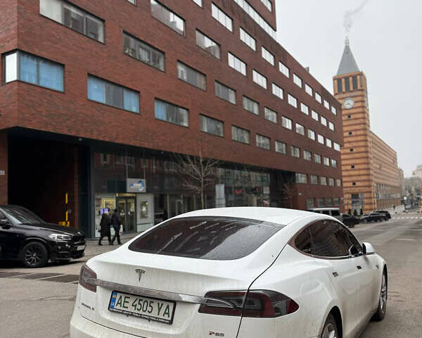 Белый Тесла Модель С, объемом двигателя 0 л и пробегом 150 тыс. км за 17000 $, фото 35 на Automoto.ua