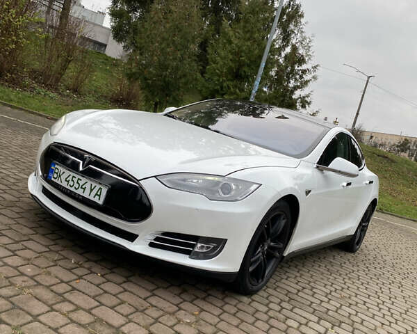Белый Тесла Модель С, объемом двигателя 0 л и пробегом 166 тыс. км за 14000 $, фото 1 на Automoto.ua
