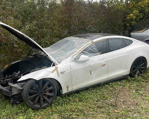 Белый Тесла Модель С, объемом двигателя 0 л и пробегом 170 тыс. км за 6200 $, фото 2 на Automoto.ua