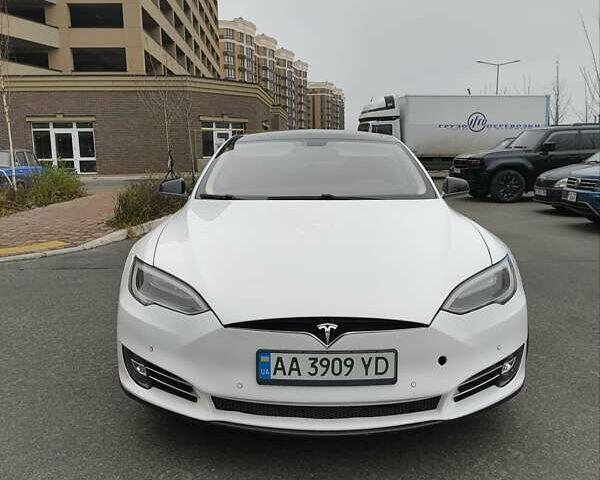 Белый Тесла Модель С, объемом двигателя 0 л и пробегом 116 тыс. км за 16000 $, фото 7 на Automoto.ua