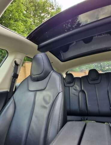 Белый Тесла Модель С, объемом двигателя 0 л и пробегом 220 тыс. км за 14999 $, фото 15 на Automoto.ua