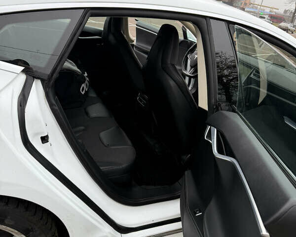 Белый Тесла Модель С, объемом двигателя 0 л и пробегом 217 тыс. км за 11200 $, фото 22 на Automoto.ua