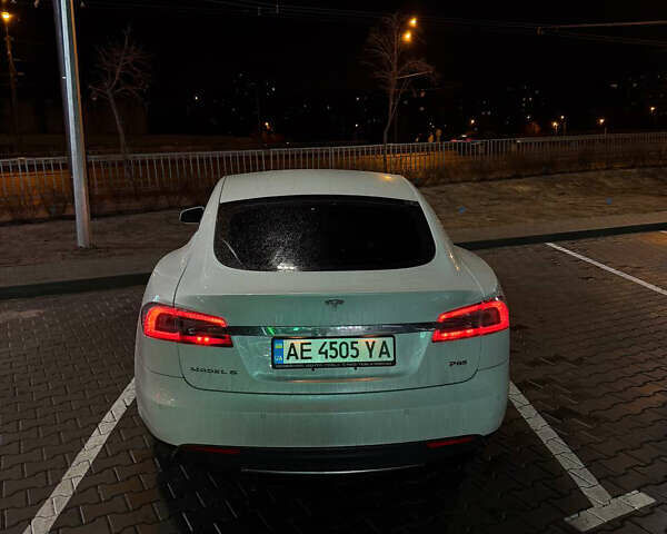 Белый Тесла Модель С, объемом двигателя 0 л и пробегом 150 тыс. км за 17000 $, фото 27 на Automoto.ua