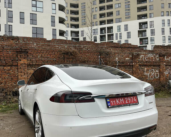 Белый Тесла Модель С, объемом двигателя 0 л и пробегом 162 тыс. км за 13990 $, фото 12 на Automoto.ua