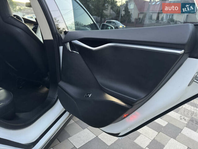Белый Тесла Модель С, объемом двигателя 0 л и пробегом 260 тыс. км за 12350 $, фото 23 на Automoto.ua