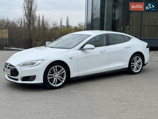 Белый Тесла Модель С, объемом двигателя 0 л и пробегом 257 тыс. км за 14550 $, фото 1 на Automoto.ua
