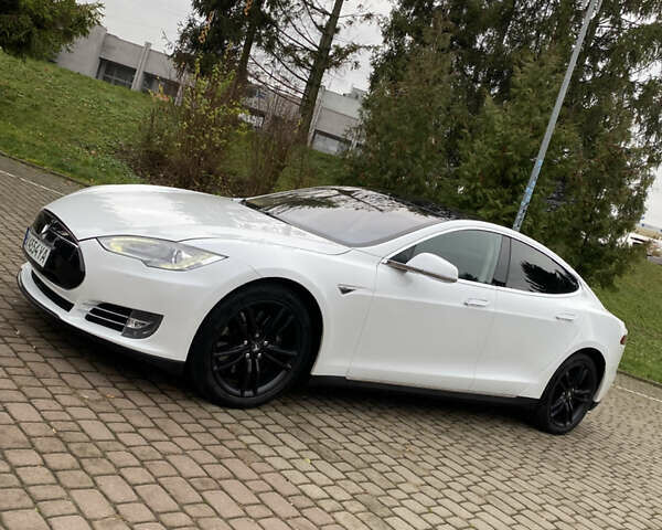 Белый Тесла Модель С, объемом двигателя 0 л и пробегом 166 тыс. км за 14000 $, фото 2 на Automoto.ua