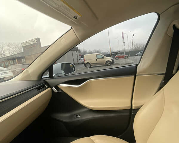 Білий Тесла Модель С, об'ємом двигуна 0 л та пробігом 150 тис. км за 16500 $, фото 41 на Automoto.ua