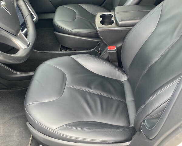 Белый Тесла Модель С, объемом двигателя 0 л и пробегом 186 тыс. км за 15700 $, фото 3 на Automoto.ua