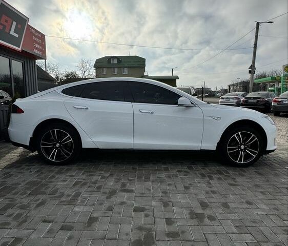 Белый Тесла Модель С, объемом двигателя 0 л и пробегом 189 тыс. км за 15700 $, фото 2 на Automoto.ua