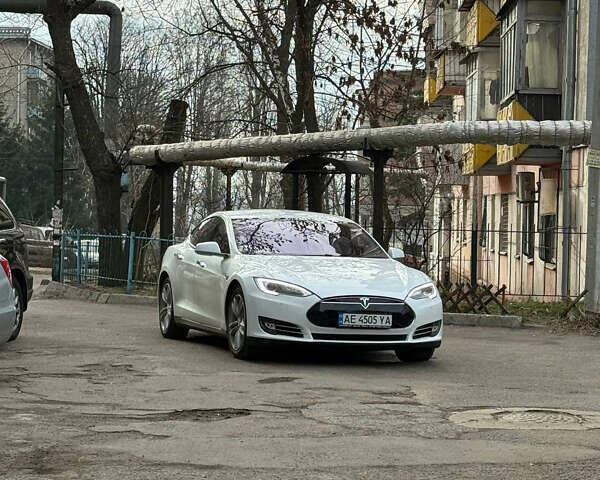 Белый Тесла Модель С, объемом двигателя 0 л и пробегом 150 тыс. км за 17000 $, фото 6 на Automoto.ua