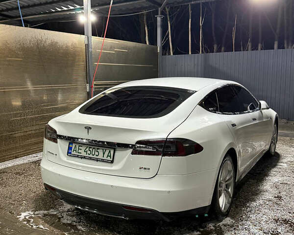 Білий Тесла Модель С, об'ємом двигуна 0 л та пробігом 150 тис. км за 16500 $, фото 11 на Automoto.ua