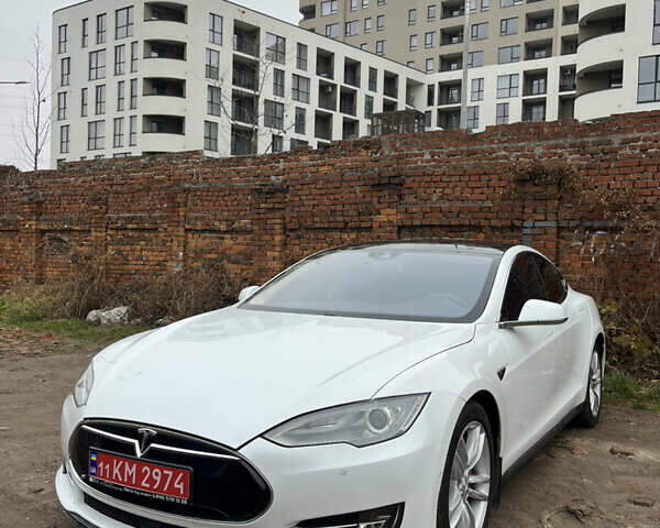 Белый Тесла Модель С, объемом двигателя 0 л и пробегом 162 тыс. км за 13990 $, фото 1 на Automoto.ua