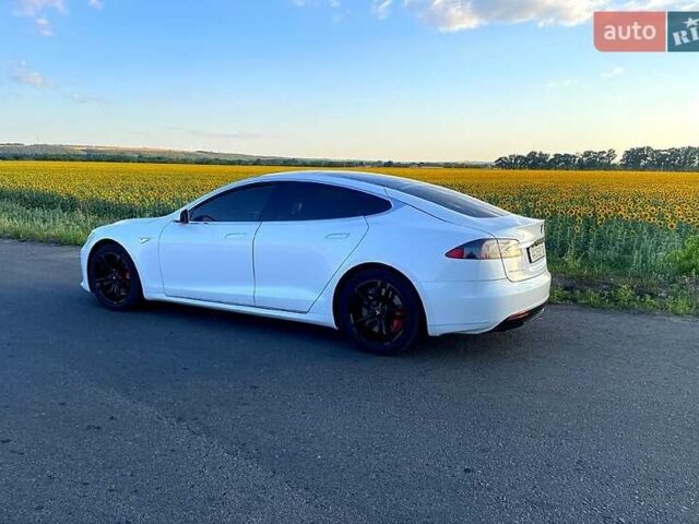 Белый Тесла Модель С, объемом двигателя 0 л и пробегом 168 тыс. км за 14500 $, фото 2 на Automoto.ua