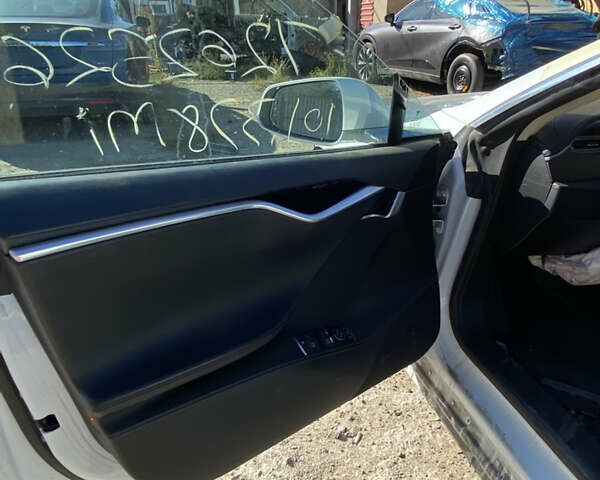 Білий Тесла Модель С, об'ємом двигуна 0 л та пробігом 163 тис. км за 8700 $, фото 25 на Automoto.ua