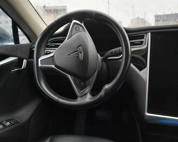 Белый Тесла Модель С, объемом двигателя 0 л и пробегом 116 тыс. км за 16000 $, фото 13 на Automoto.ua