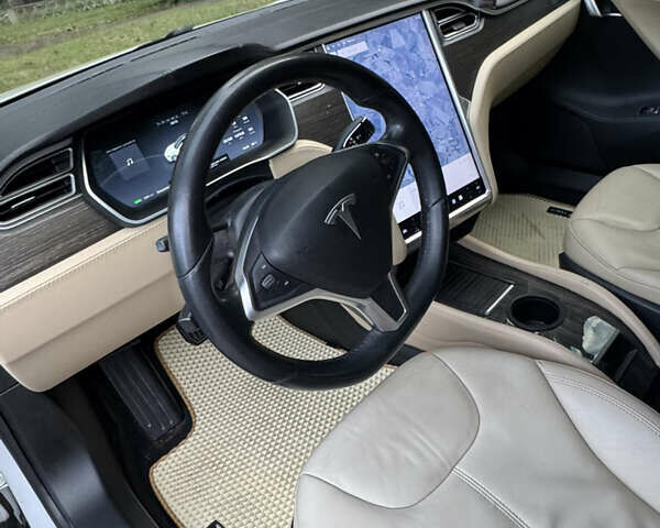 Белый Тесла Модель С, объемом двигателя 0 л и пробегом 169 тыс. км за 14500 $, фото 1 на Automoto.ua