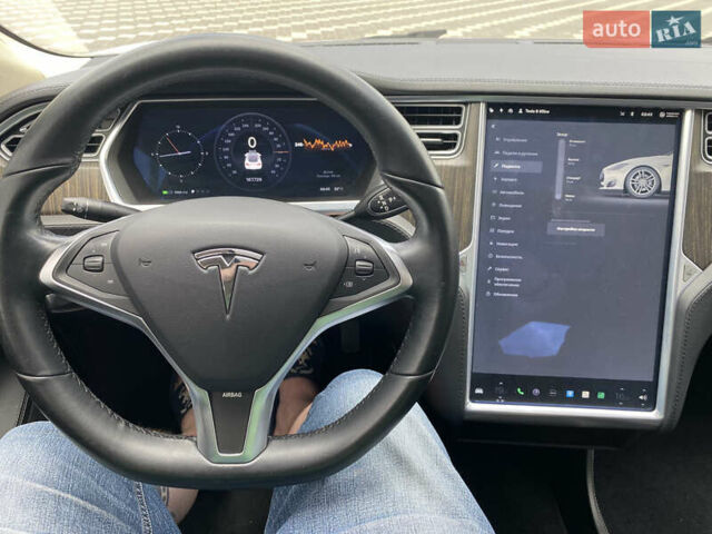 Белый Тесла Модель С, объемом двигателя 0 л и пробегом 186 тыс. км за 15700 $, фото 2 на Automoto.ua