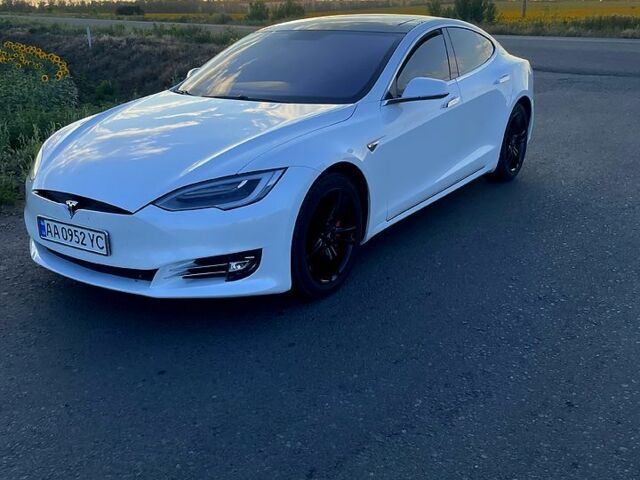 Белый Тесла Модель С, объемом двигателя 0 л и пробегом 168 тыс. км за 14500 $, фото 2 на Automoto.ua