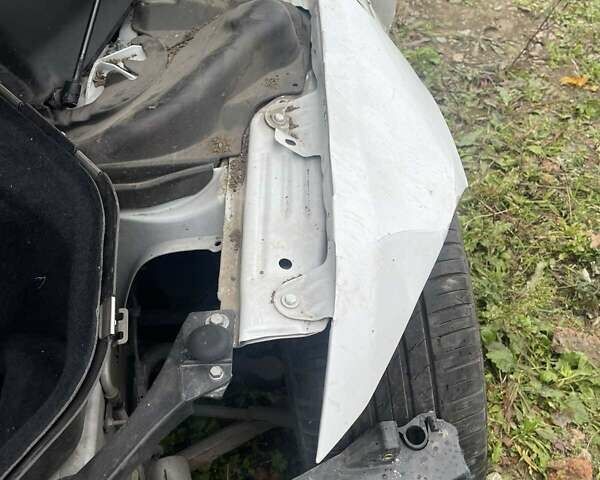 Белый Тесла Модель С, объемом двигателя 0 л и пробегом 170 тыс. км за 6200 $, фото 3 на Automoto.ua