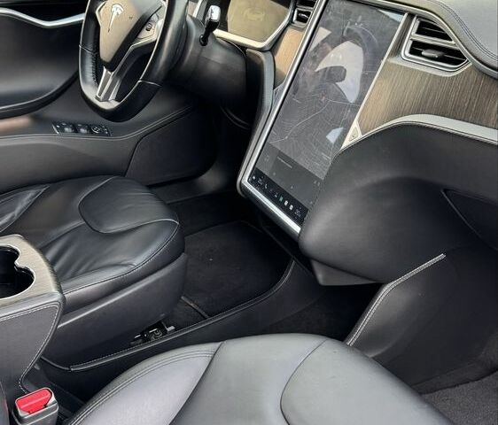 Белый Тесла Модель С, объемом двигателя 0 л и пробегом 189 тыс. км за 15700 $, фото 19 на Automoto.ua