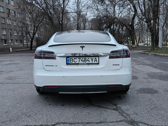 Белый Тесла Модель С, объемом двигателя 0 л и пробегом 69 тыс. км за 16500 $, фото 4 на Automoto.ua