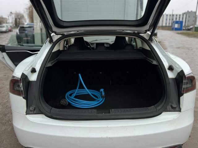 Белый Тесла Модель С, объемом двигателя 0 л и пробегом 393 тыс. км за 7999 $, фото 9 на Automoto.ua