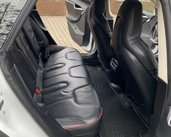 Белый Тесла Модель С, объемом двигателя 0 л и пробегом 166 тыс. км за 14000 $, фото 18 на Automoto.ua