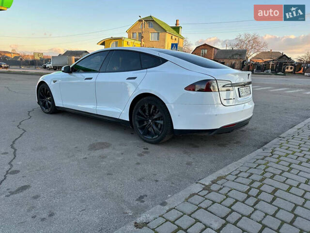 Белый Тесла Модель С, объемом двигателя 0 л и пробегом 186 тыс. км за 17600 $, фото 3 на Automoto.ua