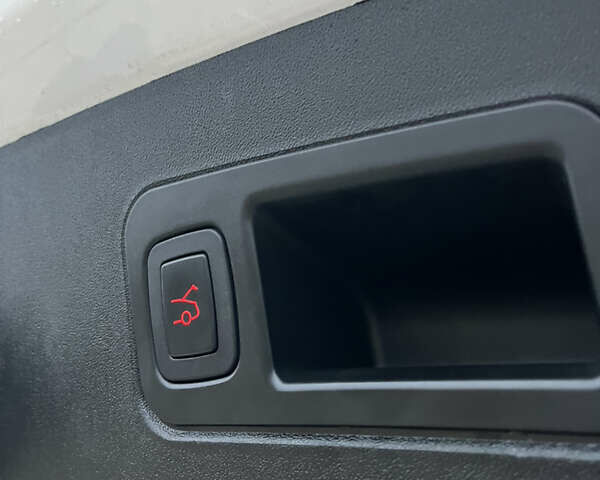 Белый Тесла Модель С, объемом двигателя 0 л и пробегом 162 тыс. км за 13990 $, фото 28 на Automoto.ua