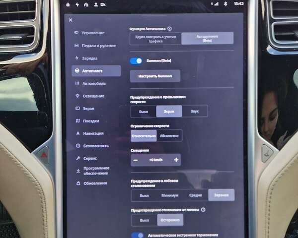 Белый Тесла Модель С, объемом двигателя 0 л и пробегом 201 тыс. км за 11500 $, фото 17 на Automoto.ua