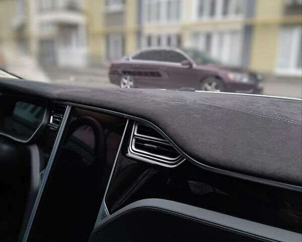 Белый Тесла Модель С, объемом двигателя 0 л и пробегом 116 тыс. км за 16000 $, фото 24 на Automoto.ua