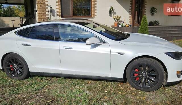 Тесла Модель С 2014 в Кривом Роге на Automoto.ua Белый Тесла Модель С, объемом двигателя 0 л и пробегом 208 тыс. км за 12700 $, фото 1 на Automoto.ua