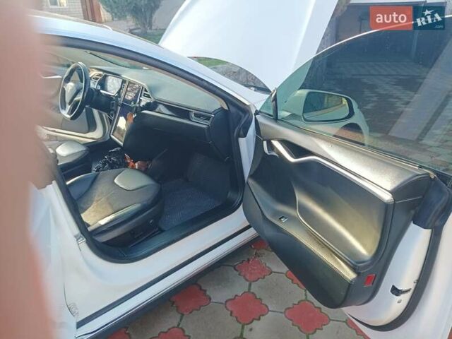 Белый Тесла Модель С, объемом двигателя 0 л и пробегом 305 тыс. км за 14000 $, фото 16 на Automoto.ua