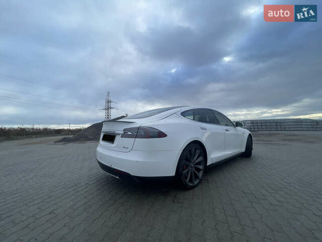 Белый Тесла Модель С, объемом двигателя 0 л и пробегом 246 тыс. км за 18500 $, фото 4 на Automoto.ua