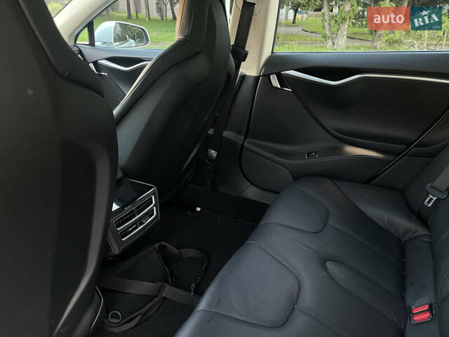 Білий Тесла Модель С, об'ємом двигуна 0 л та пробігом 249 тис. км за 13500 $, фото 10 на Automoto.ua