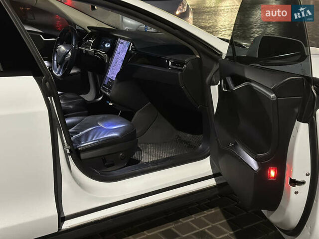 Белый Тесла Модель С, объемом двигателя 0 л и пробегом 140 тыс. км за 17300 $, фото 6 на Automoto.ua