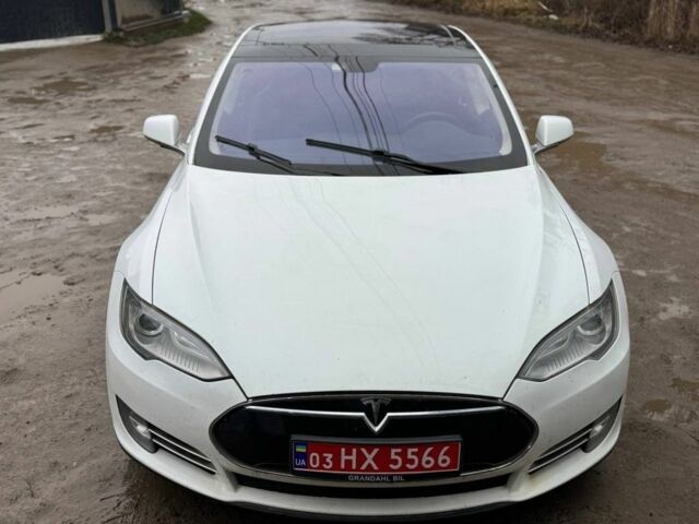 Белый Тесла Модель С, объемом двигателя 0 л и пробегом 393 тыс. км за 7999 $, фото 4 на Automoto.ua