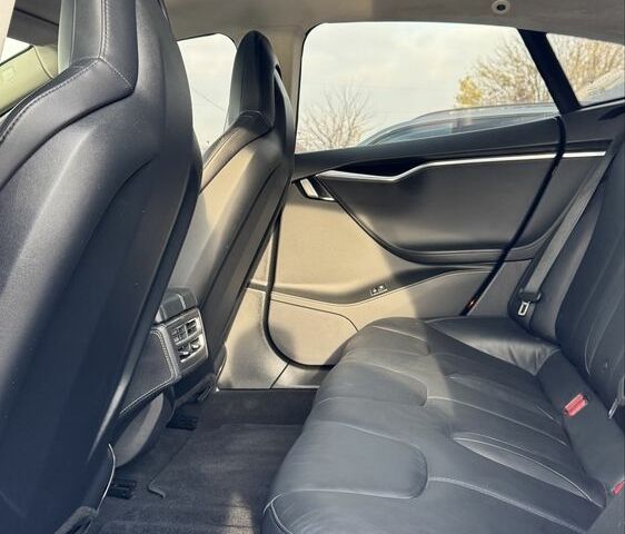 Белый Тесла Модель С, объемом двигателя 0 л и пробегом 189 тыс. км за 15700 $, фото 16 на Automoto.ua