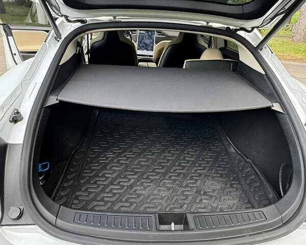 Білий Тесла Модель С, об'ємом двигуна 0 л та пробігом 169 тис. км за 14399 $, фото 14 на Automoto.ua