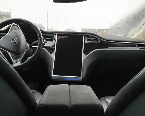 Белый Тесла Модель С, объемом двигателя 0 л и пробегом 116 тыс. км за 16000 $, фото 31 на Automoto.ua