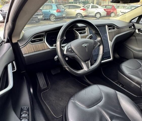 Белый Тесла Модель С, объемом двигателя 0 л и пробегом 189 тыс. км за 15700 $, фото 9 на Automoto.ua